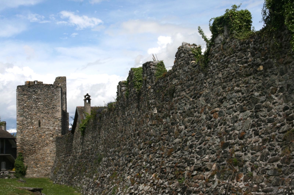 Les remparts et fortifications du village médiéval d’Yvoire